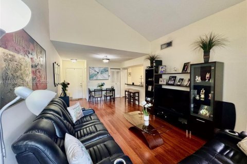 Condo in Miami, Florida, 2 bedrooms  № 2048411 - photo 7