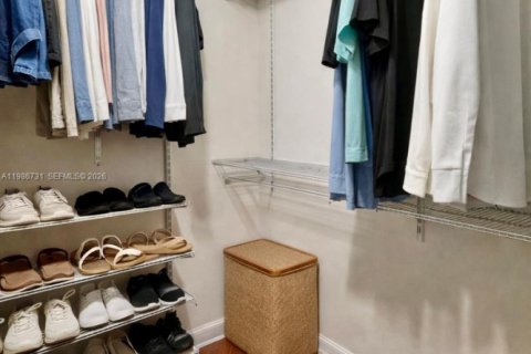 Condo in Miami, Florida, 2 bedrooms  № 2048411 - photo 19