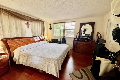 Condo in Miami, Florida, 2 bedrooms  № 2048411 - photo 16