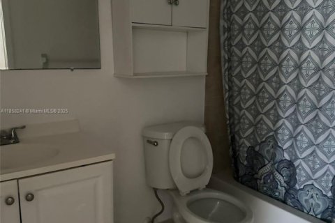 Condo in North Miami, Florida, 1 bedroom  № 1882472 - photo 16