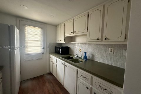 Condo in North Miami, Florida, 1 bedroom  № 1882472 - photo 8