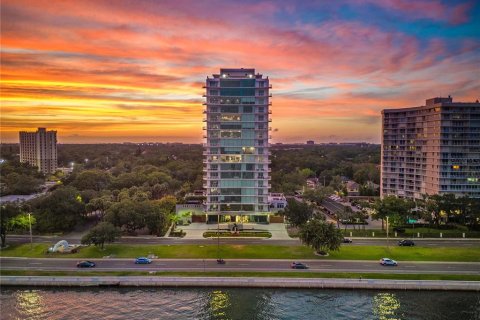 Condo in Tampa, Florida, 3 bedrooms  № 1815282 - photo 1