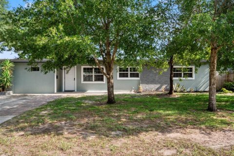 House in Orlando, Florida 4 bedrooms, 156.26 sq.m. № 2314187
