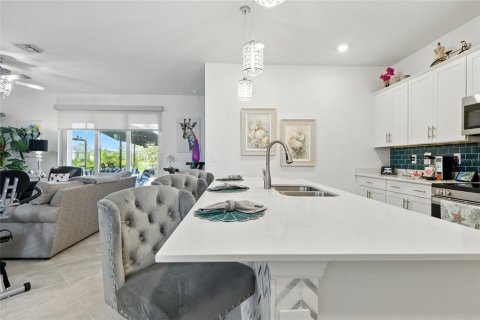 House in Venice, Florida 4 bedrooms, 189.06 sq.m. № 1916279 - photo 14