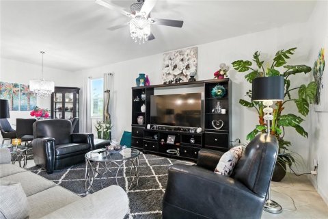 House in Venice, Florida 4 bedrooms, 189.06 sq.m. № 1916279 - photo 11