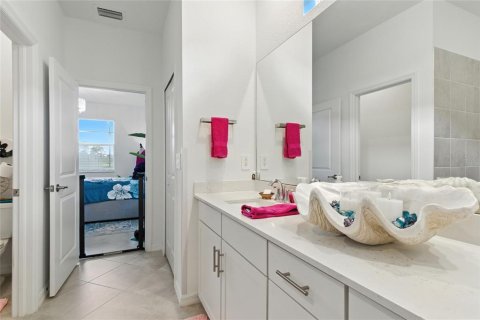 House in Venice, Florida 4 bedrooms, 189.06 sq.m. № 1916279 - photo 23