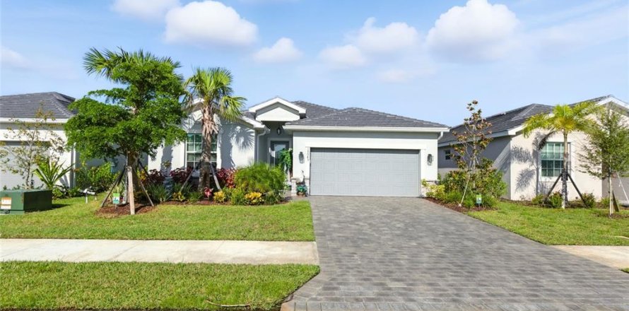 House in Venice, Florida 4 bedrooms, 189.06 sq.m. № 1916279