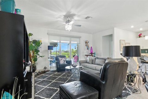 House in Venice, Florida 4 bedrooms, 189.06 sq.m. № 1916279 - photo 10