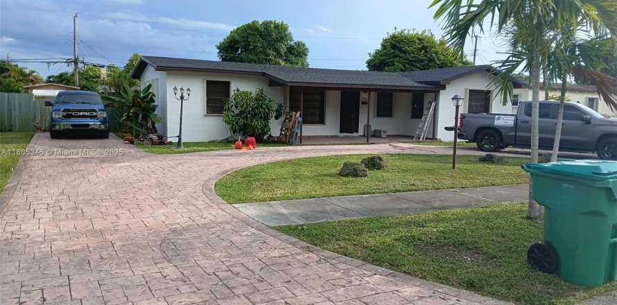 Villa ou maison à Miami, Floride 4 chambres, 137.03 m2 № 1931382