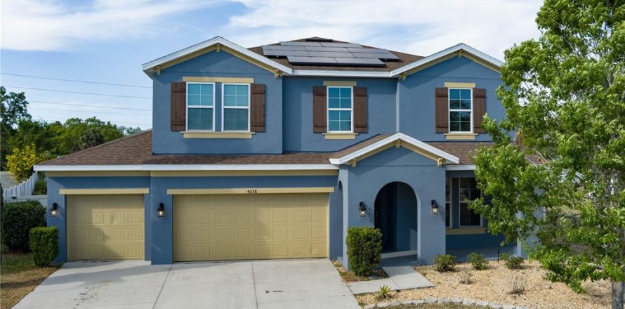 House in Eustis, Florida 5 bedrooms, 274.8 sq.m. № 1640696