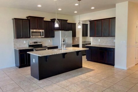House in Eustis, Florida 5 bedrooms, 274.8 sq.m. № 1640696 - photo 7