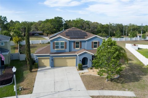 House in Eustis, Florida 5 bedrooms, 274.8 sq.m. № 1640696 - photo 2