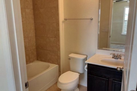 House in Eustis, Florida 5 bedrooms, 274.8 sq.m. № 1640696 - photo 27