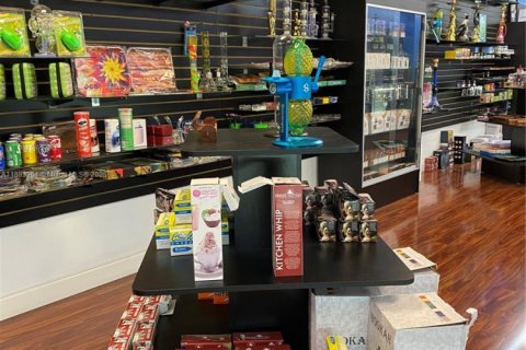 Commercial property in Hollywood, Florida № 1946133 - photo 18