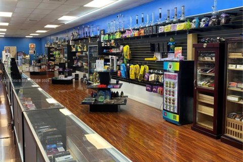 Commercial property in Hollywood, Florida № 1946133 - photo 7