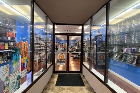 Commercial property in Hollywood, Florida № 1946133 - photo 2