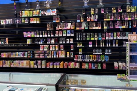 Commercial property in Hollywood, Florida № 1946133 - photo 11