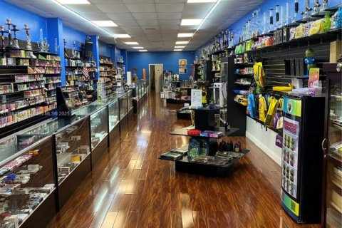 Commercial property in Hollywood, Florida № 1946133 - photo 3