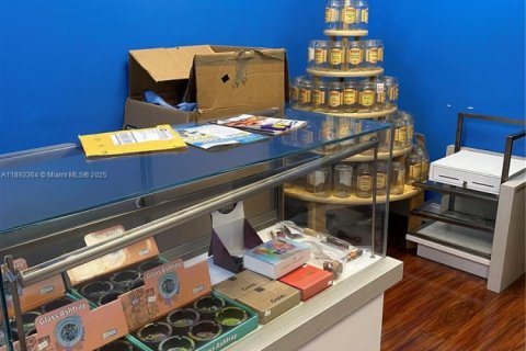 Commercial property in Hollywood, Florida № 1946133 - photo 23