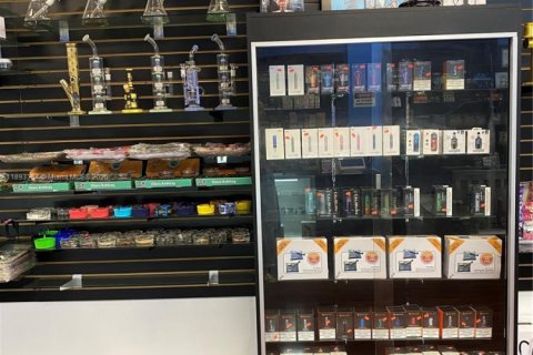 Commercial property in Hollywood, Florida № 1946133 - photo 13