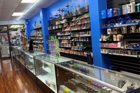 Commercial property in Hollywood, Florida № 1946133 - photo 12