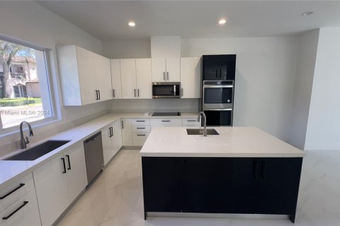 Villa ou maison à vendre à Dania Beach, Floride: 5 chambres № 1985337 - photo 16