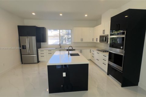 Villa ou maison à vendre à Dania Beach, Floride: 5 chambres № 1985337 - photo 13