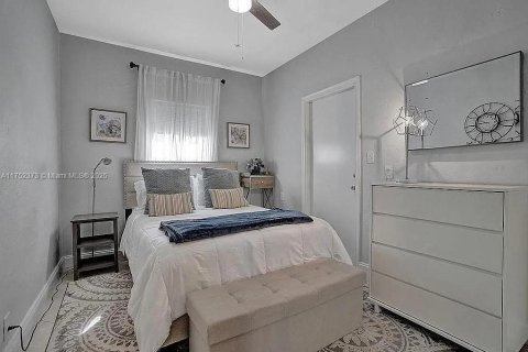 House in Surfside, Florida 2 bedrooms, 82.68 sq.m. № 1863845 - photo 23