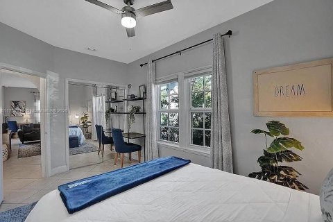 House in Surfside, Florida 2 bedrooms, 82.68 sq.m. № 1863845 - photo 17