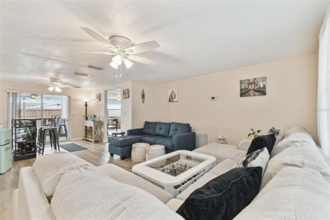 Casa en venta en New Port Richey, Florida, 2 dormitorios, 129.97 m2 № 1767119 - foto 10