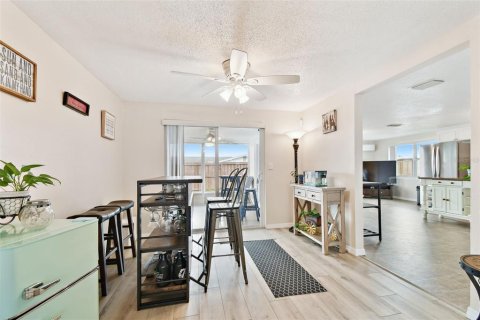Casa en venta en New Port Richey, Florida, 2 dormitorios, 129.97 m2 № 1767119 - foto 11