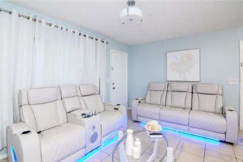Casa en alquiler en Tampa, Florida, 3 dormitorios, 74.14 m2 № 1869299 - foto 14