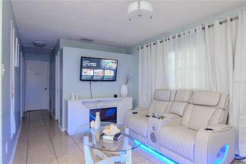 Casa en alquiler en Tampa, Florida, 3 dormitorios, 74.14 m2 № 1869299 - foto 12