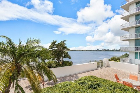 Copropriété à vendre à West Palm Beach, Floride: 2 chambres, 100.61 m2 № 2395130 - photo 30