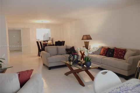 Condominio en venta en Boynton Beach, Florida, 3 dormitorios, 166.76 m2 № 1935250 - foto 2