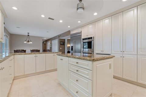 House in Clearwater, Florida 4 bedrooms, 452.71 sq.m. № 1910875 - photo 17