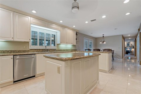 House in Clearwater, Florida 4 bedrooms, 452.71 sq.m. № 1910875 - photo 18