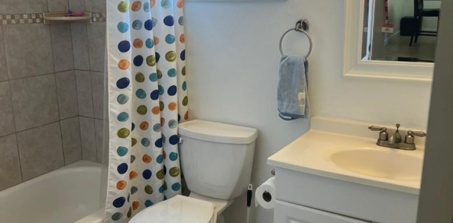 Condo in Coconut Creek, Florida, 2 bedrooms № 1173228