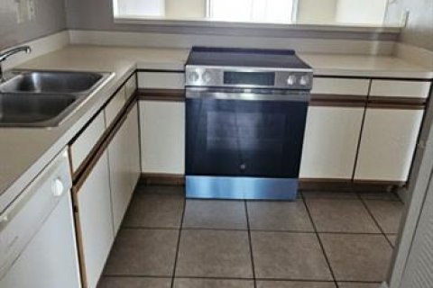 Снять в аренду кондоминиум в Киссимми, Флорида 2 спальни, 92.07м2, № 1789000 - фото 13