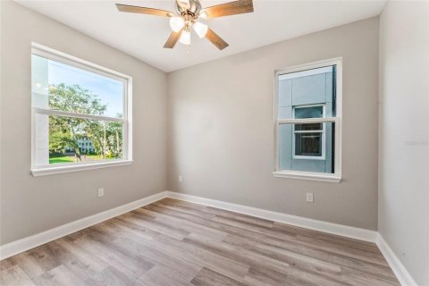Townhouse in Tampa, Florida 3 bedrooms, 212.1 sq.m. № 1083467 - photo 11