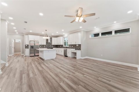 Townhouse in Tampa, Florida 3 bedrooms, 212.1 sq.m. № 1083467 - photo 17