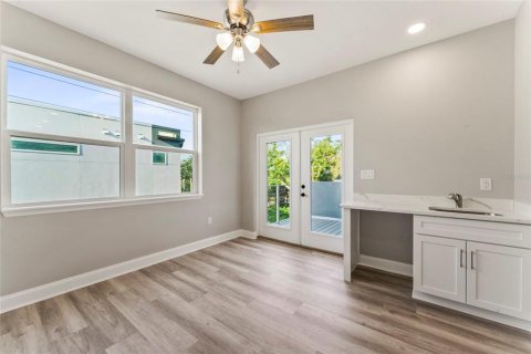 Townhouse in Tampa, Florida 3 bedrooms, 212.1 sq.m. № 1083467 - photo 22