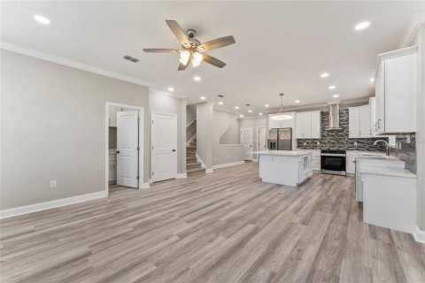 Townhouse in Tampa, Florida 3 bedrooms, 212.1 sq.m. № 1083467 - photo 18