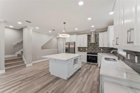 Townhouse in Tampa, Florida 3 bedrooms, 212.1 sq.m. № 1083467 - photo 12