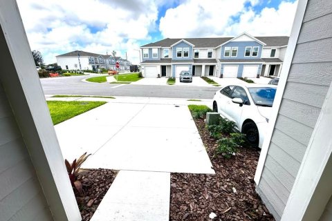 Townhouse in Davenport, Florida 3 bedrooms, 135.64 sq.m. № 2395958 - photo 6