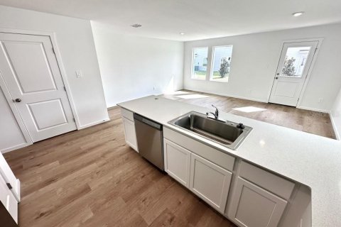 Townhouse in Davenport, Florida 3 bedrooms, 135.64 sq.m. № 2395958 - photo 8