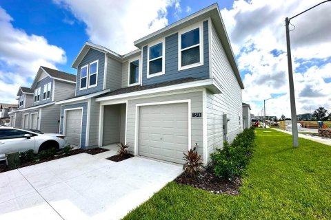 Townhouse in Davenport, Florida 3 bedrooms, 135.64 sq.m. № 2395958 - photo 2