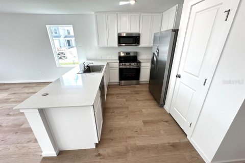 Townhouse in Davenport, Florida 3 bedrooms, 135.64 sq.m. № 2395958 - photo 7