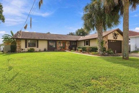 House in Crystal River, Florida 3 bedrooms, 184.13 sq.m. № 2364775