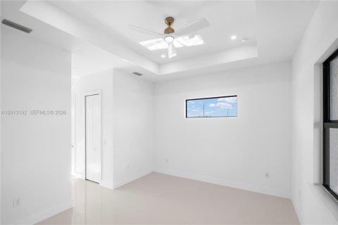 House in Lehigh Acres, Florida 4 bedrooms, 152.36 sq.m. № 2076129 - photo 30